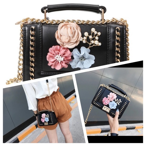 🎉Last One🎉HP🎉💕 Floral Bead Crossbody💕 - Picture 4 of 8